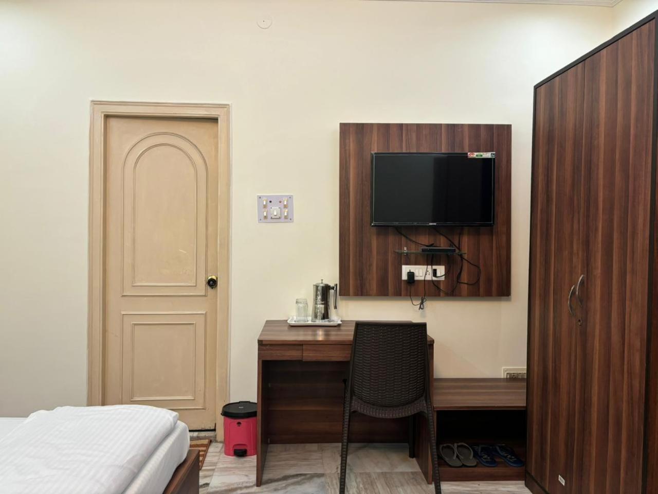 Om Sai Villa Guesthouse Колката Екстер'єр фото